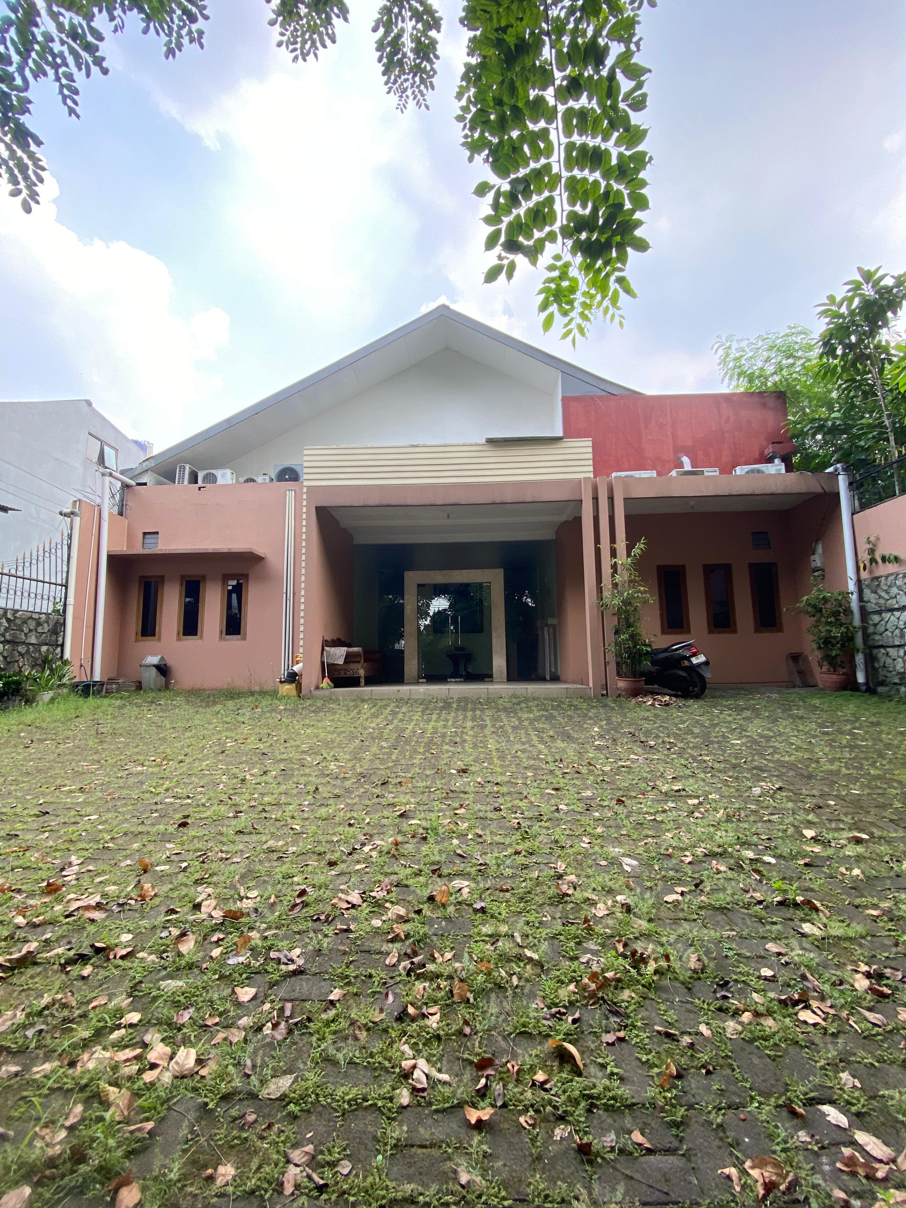 Disewakan Rumah Kantor Tipe 6 Kamar di Anatasari Jakarta Selatan