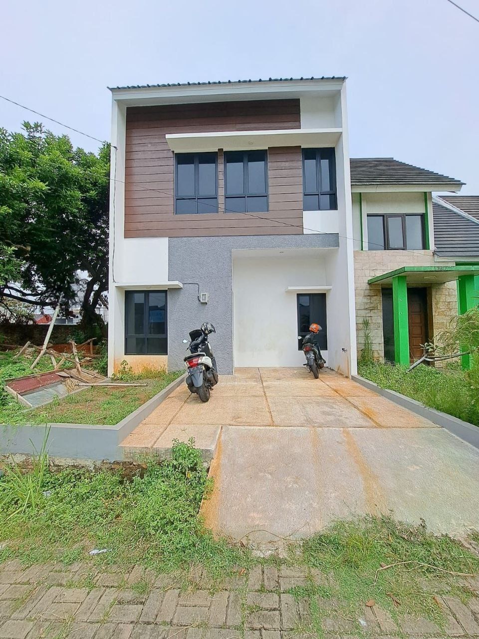 DIJUAL RUMAH 2 LANTAI DI LUBANG BUAYA JAKARTA TIMUR DEKAT GERBANG TOL