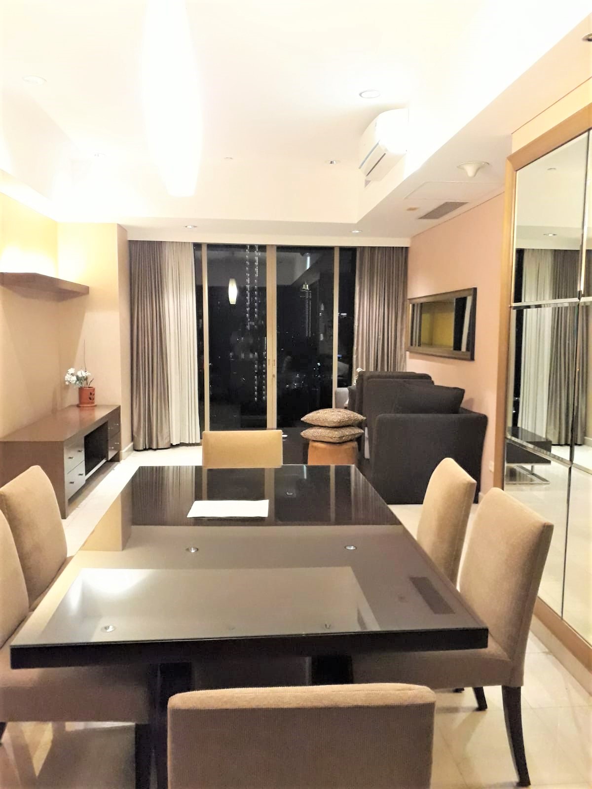 Disewakan Apartemen Sudirman Mansion Tipe 3 Kamar Tidur Kondisi Fully Furnished