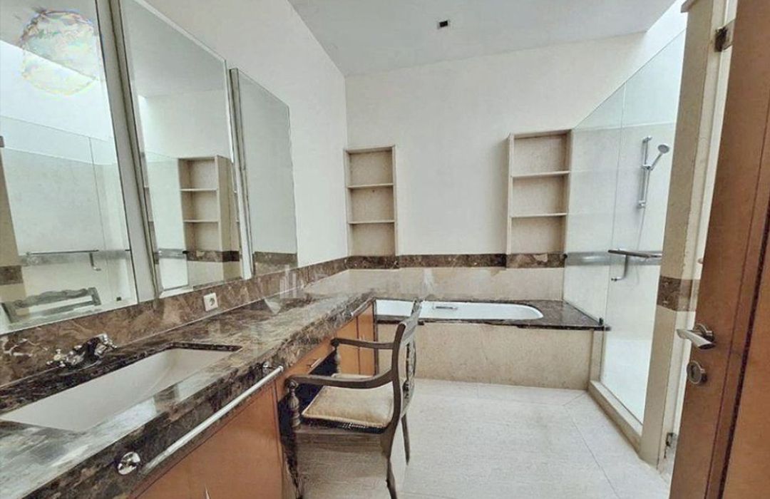 Disewakan Rumah Dengan Rooftop Di Kebayoran Baru/Blok M/Senayan STD556