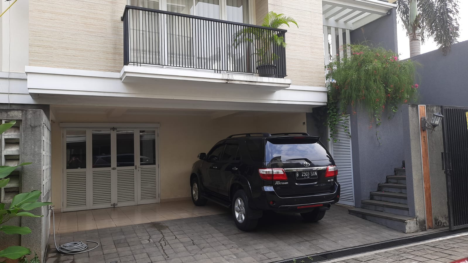 Disewakan rumah Townhouse di Pejaten
