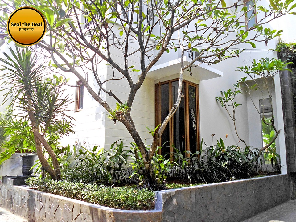 Disewakan Rumah di Area Kemang Jakarta Selatan STD412