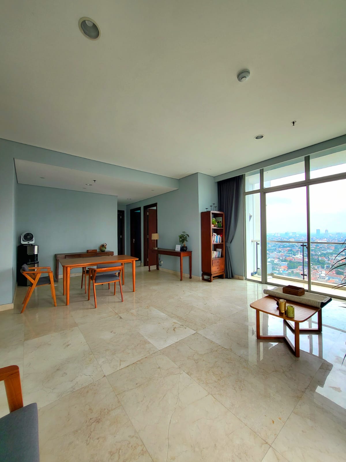 Dijual Apartemen Essence Darmawangsa Tipe 3 Kamar Tidur Kondisi Fully Furnished