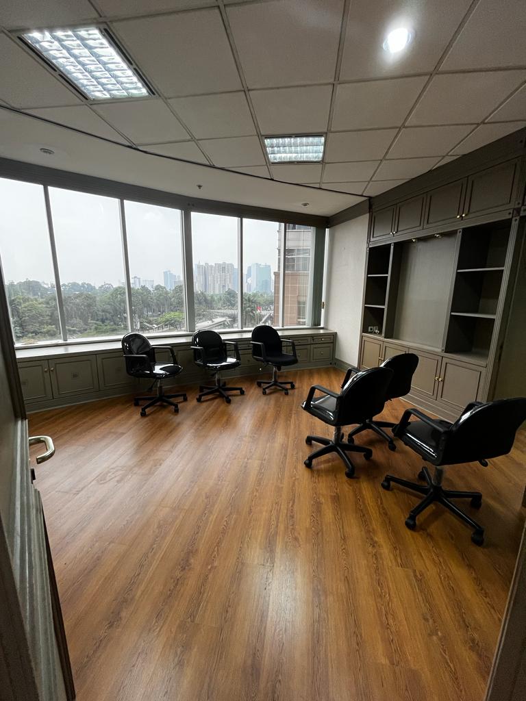 Disewakan Ruang Kantor di Menara Sudirman Furnished Condition di CBD Sudirma Jakarta Selatan
