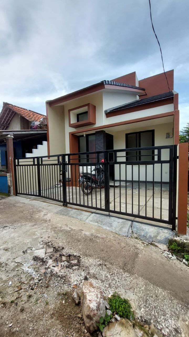DIJUAL RUMAH  1,5 LANTAI SIAP HUNI LOKASI DEKAT UNPAM TANGERANG SELATAN