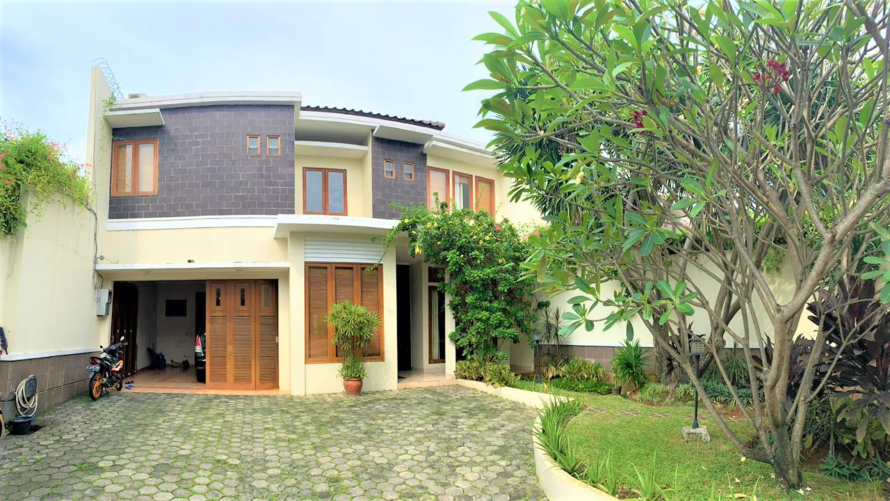 Disewakan Rumah Mewah Siap Huni di Kemang Jakarta Selatan With Private Pool