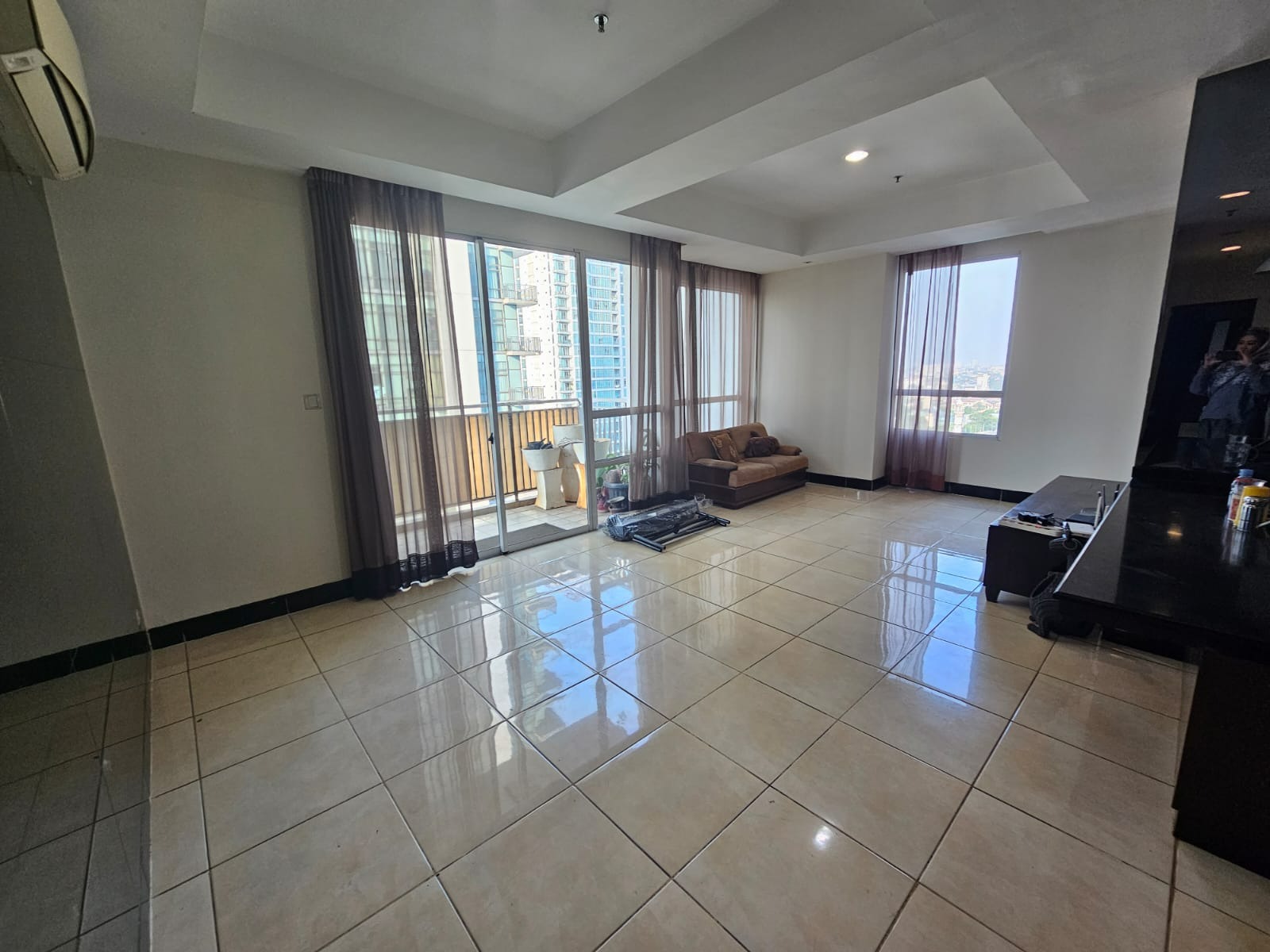 Dijual Apartemen Essence Darmawangsa Tipe 3+1 Kondisi Semi Furnished