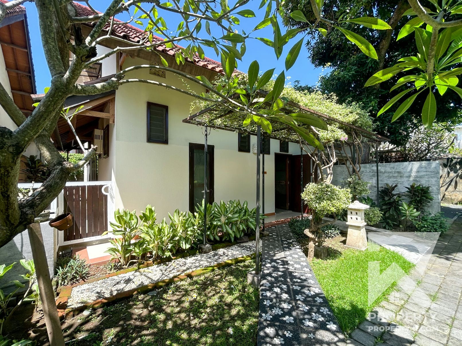 1 Bedroom Villa with Sharing Pool in Sanur Bali for Rent Monthly
