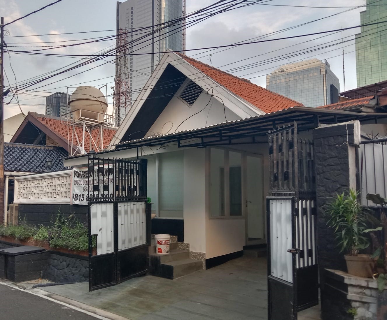 Disewakan Rumah Cocok untuk Kantor di Bendungan Hilir Jakarta Selatan