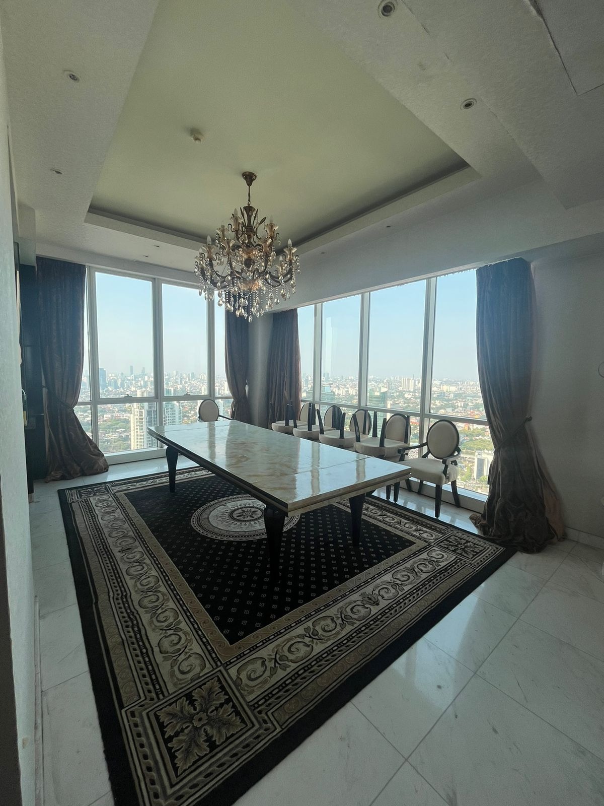 Disewakan Apartemen The Peak Sudirman Tipe Penthouse 4 Kamar Tidur Kondisi Fully Furnished