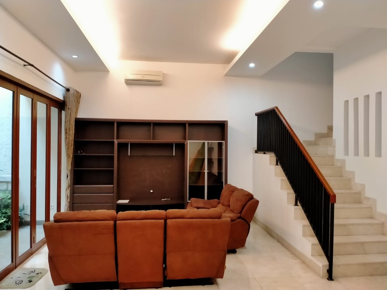 Disewakan Rumah Town House di Pejaten Jakarta Selatan