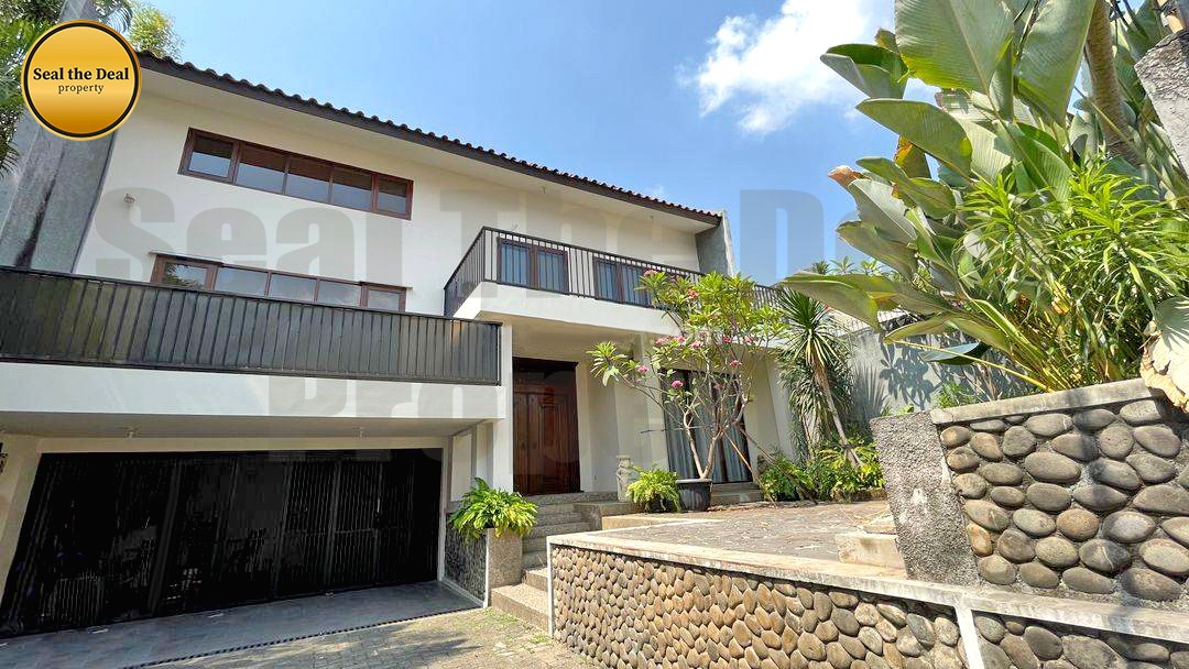 Disewakan Rumah Furnished 2 Lantai di Area Kemang Jakarta Selatan STD418