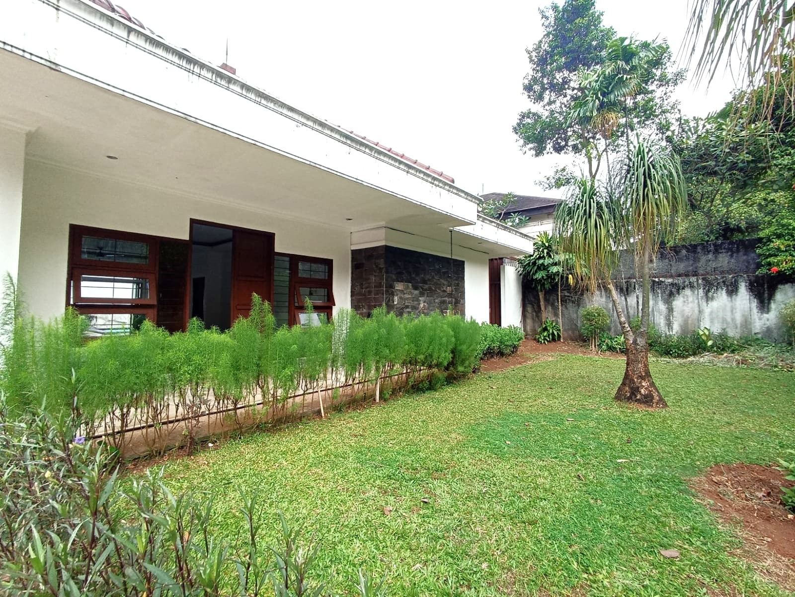 Disewakan Rumah di Kemang Jakarta Selatan Private Pool & Garden