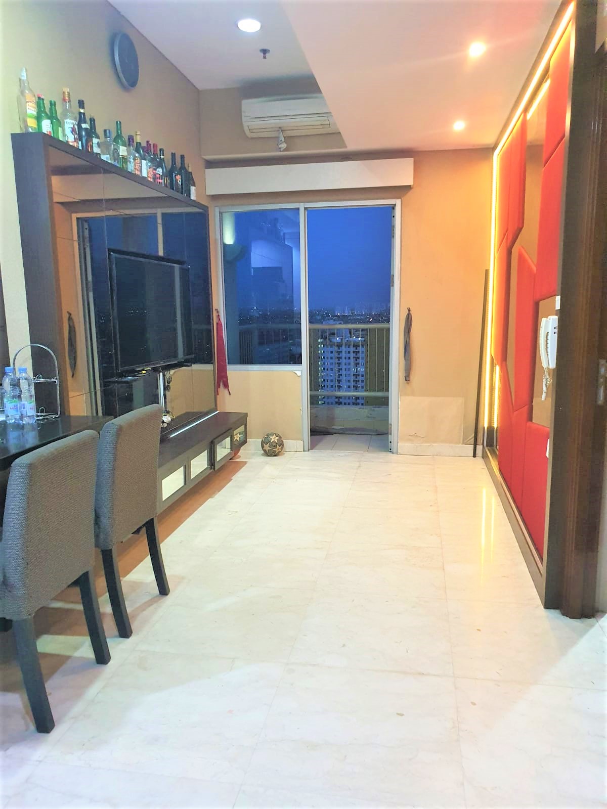 Dijual Apartemen Capitol Park Tipe 3 Kamar Tidur Kondisi Semi Furnished