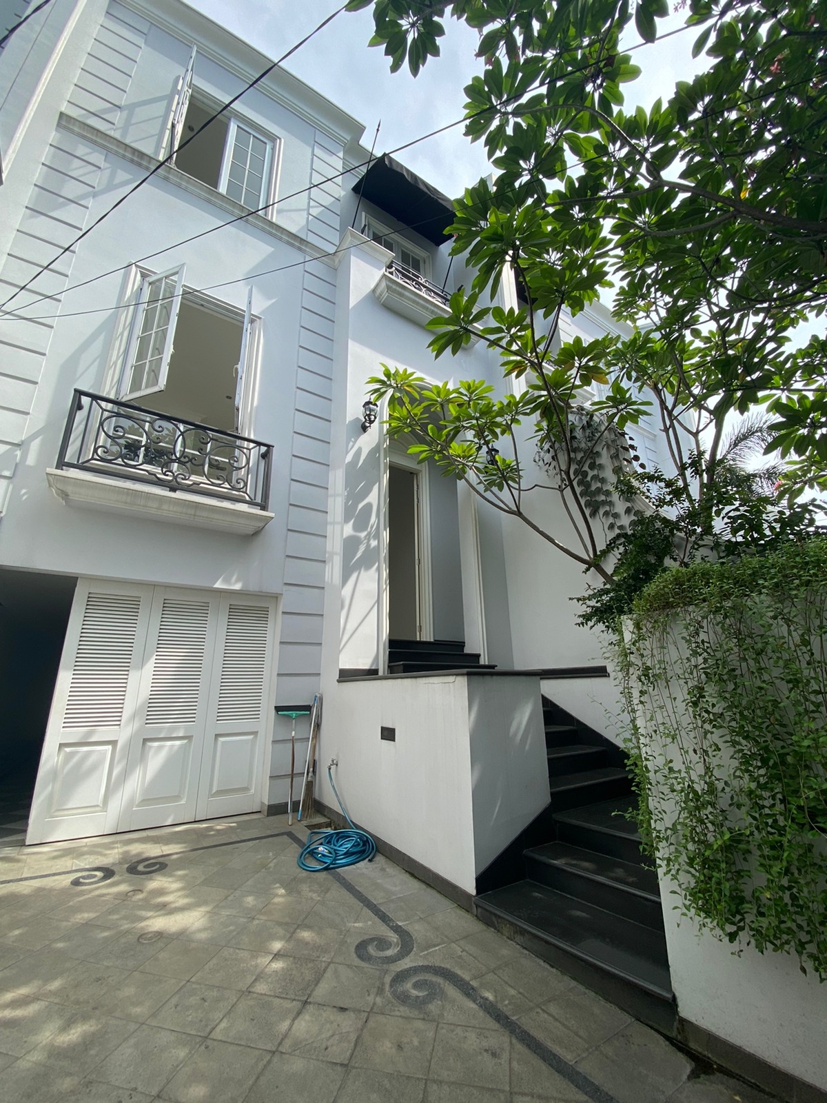 Disewakan Rumah di Cilandak Tipe 4+1 Kamar Tidur Kondisi Unfurnished