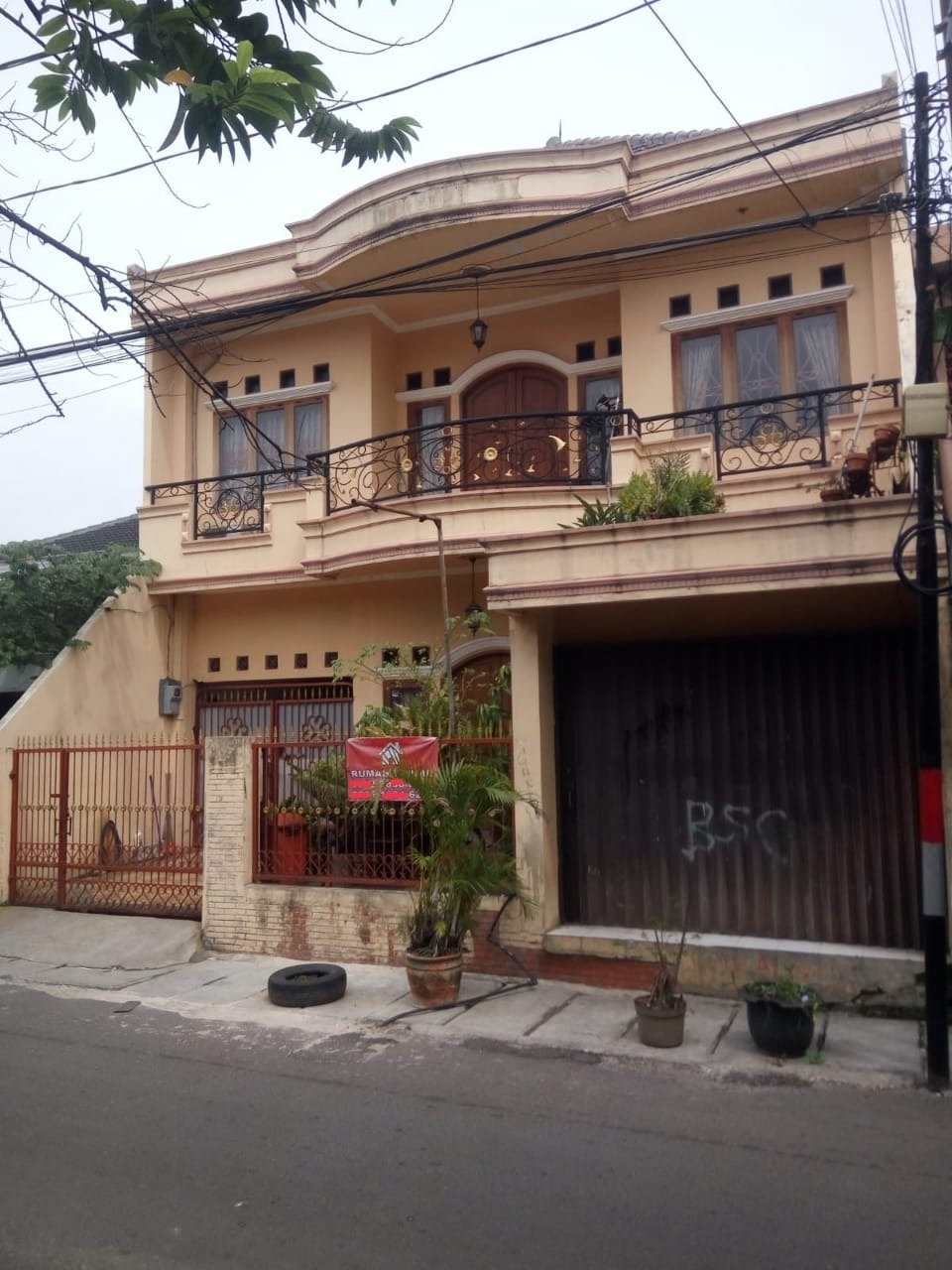 Dijual Rumah di Matraman Jakarta Timur Tipe 7 Kamar Tidur kondisi Unfurnished