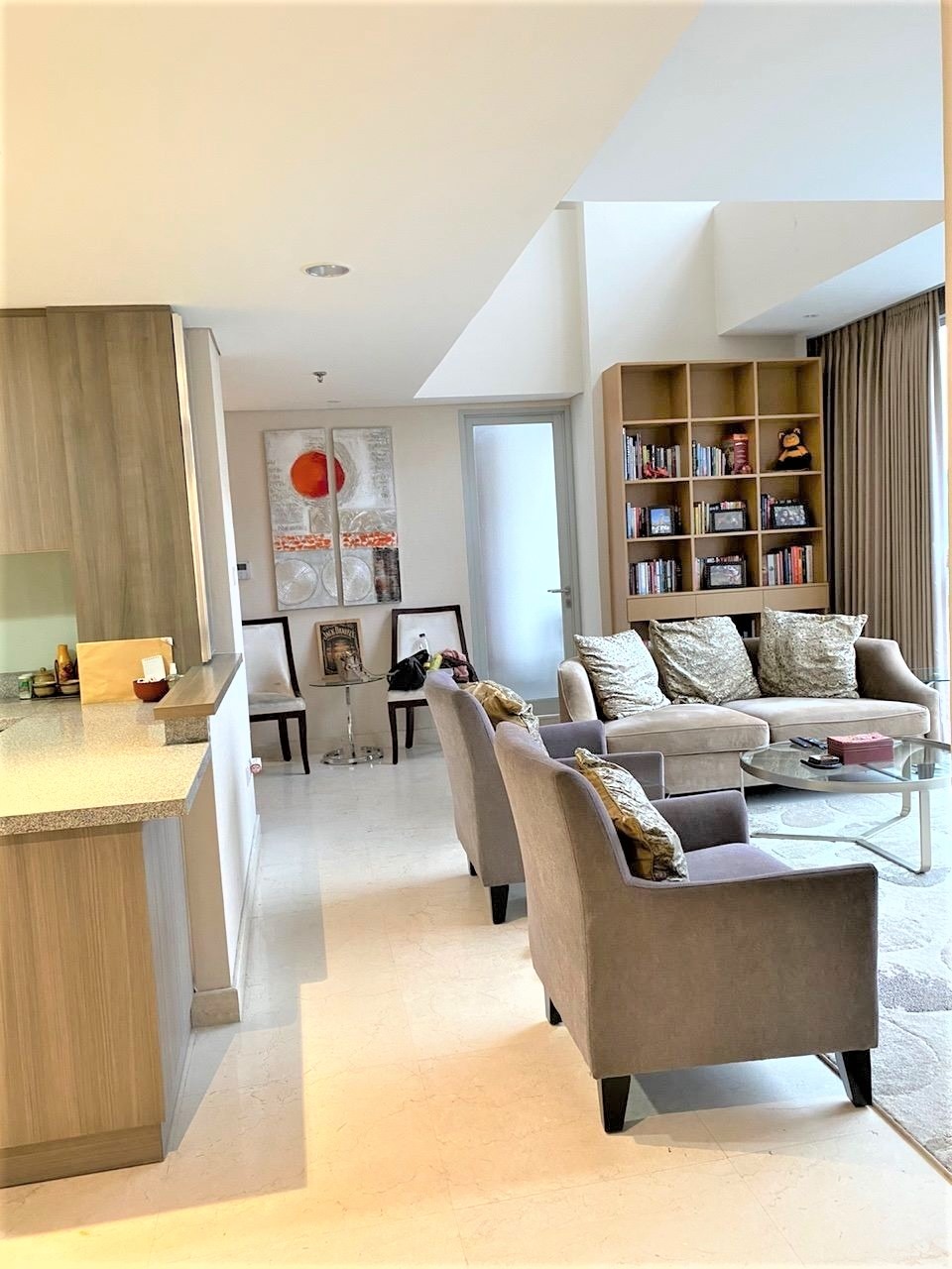 JUAL Apartment CIPUTRA WORLD 2 Tipe 3 KT-142 m2-Furnished