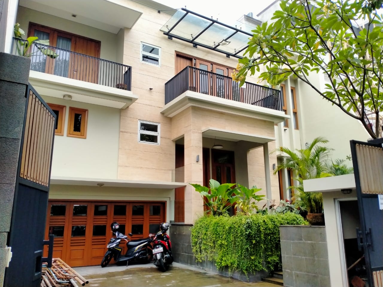 Disewakan Rumah Cantik di Kebayoran Baru Hanya 5 Menit dari SCBD