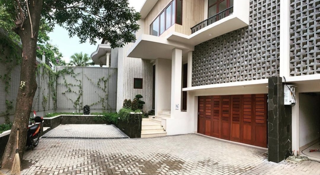 Disewakan rumah compound Kemang