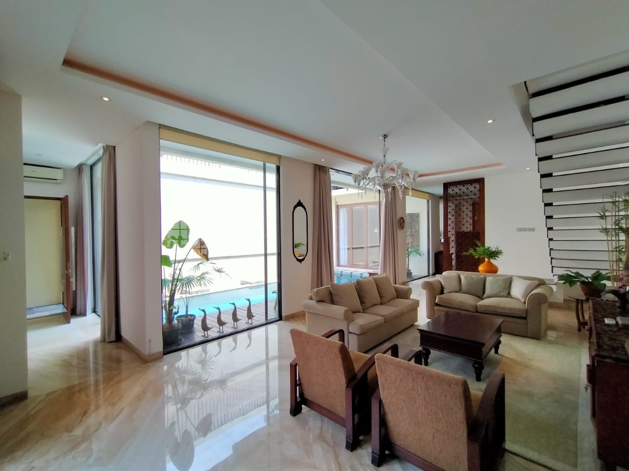 Disewakan rumah Compound 3 BR di Kemang Timur