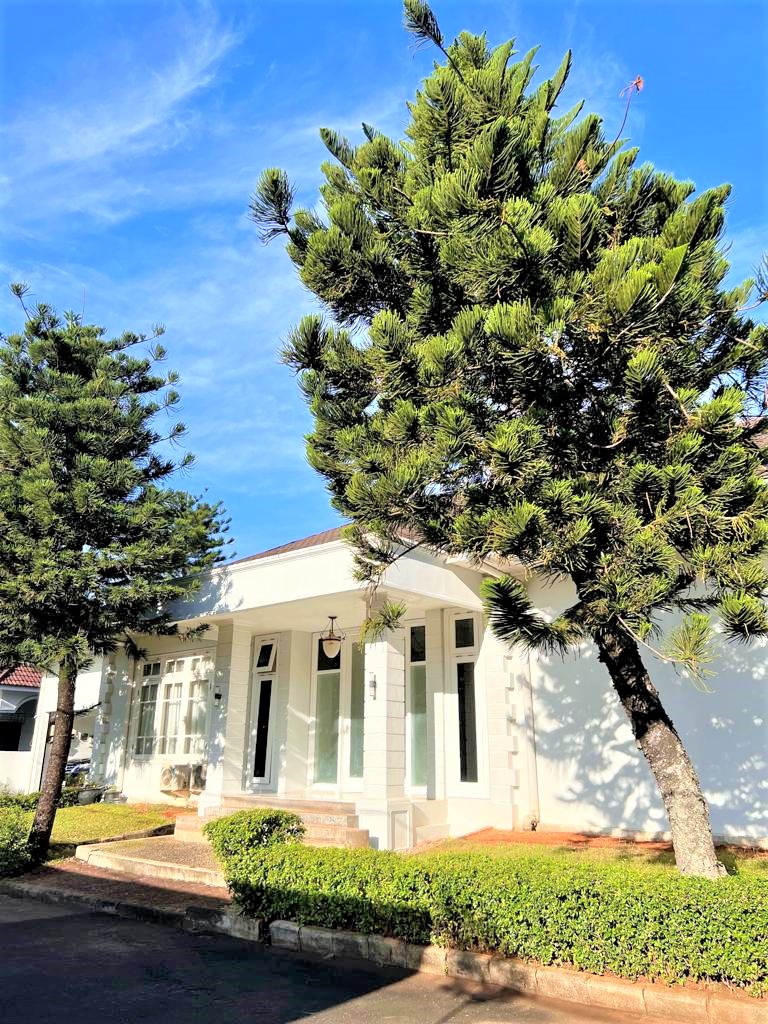 Disewakan Rumah Siap Huni Konsep American Classic di Kemang Jakarta Selatan