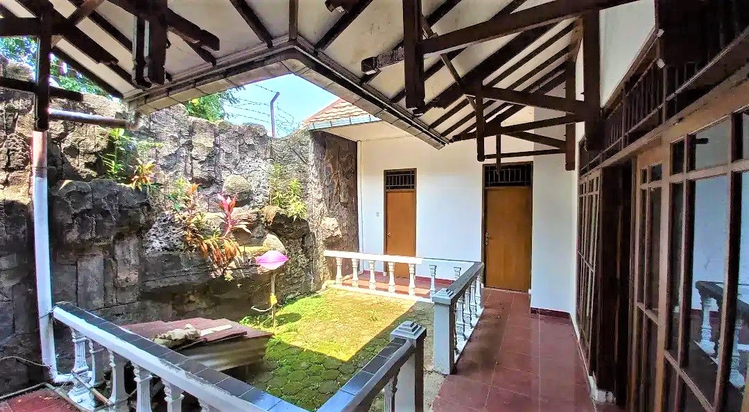 Dijual Rumah di Pasar Minggu Konsep klasik Kondisi Siap Huni