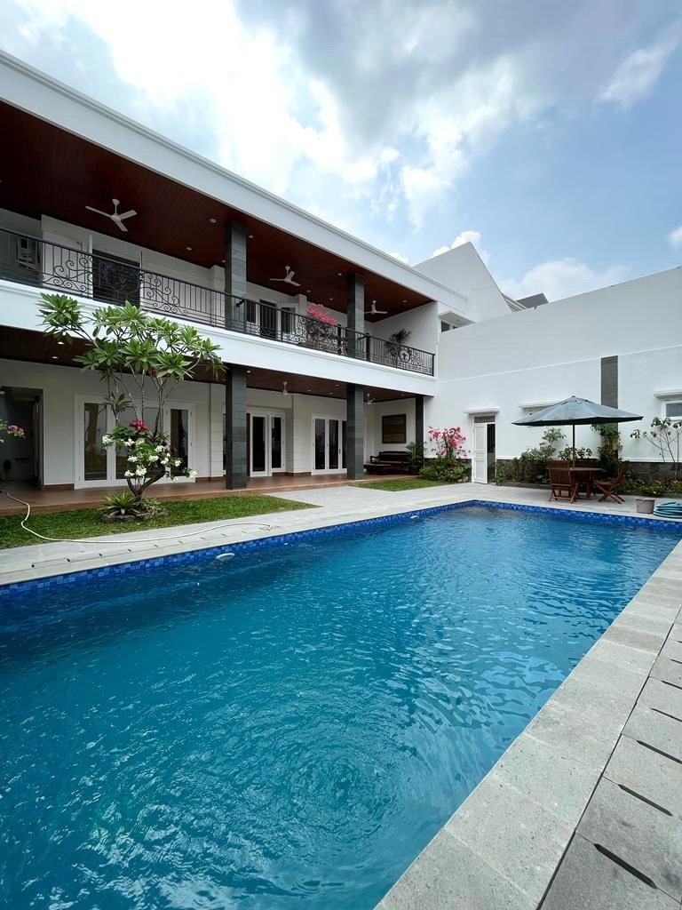 Dijual Rumah Mewah di Lebak Bulus Private Pool Dekat Ke Mrt