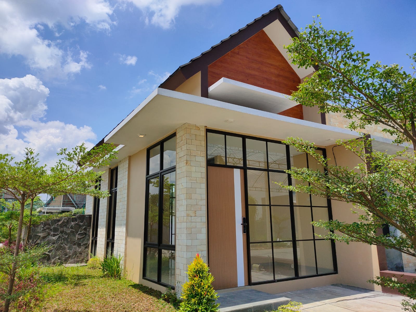 House for Sale Aparthome Scandinavian Desain di Kudus