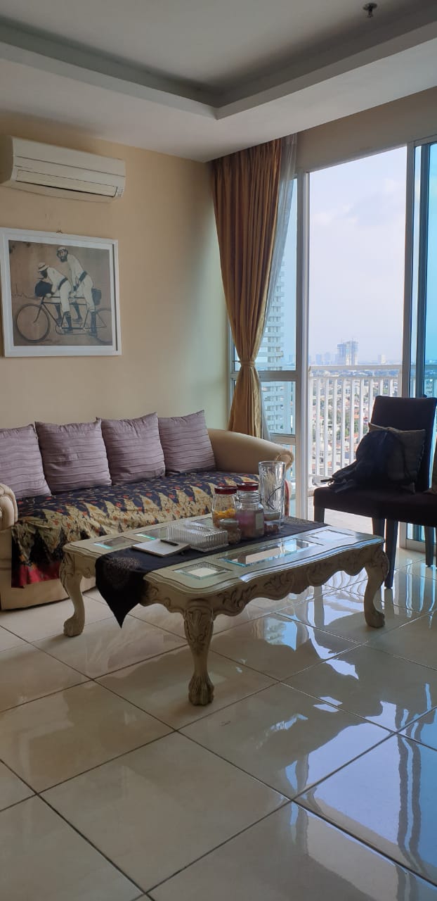 Dijual Apartemen Essence Darmawangsa Tipe 3 Kamar Tidur Kondisi Semi Furnished