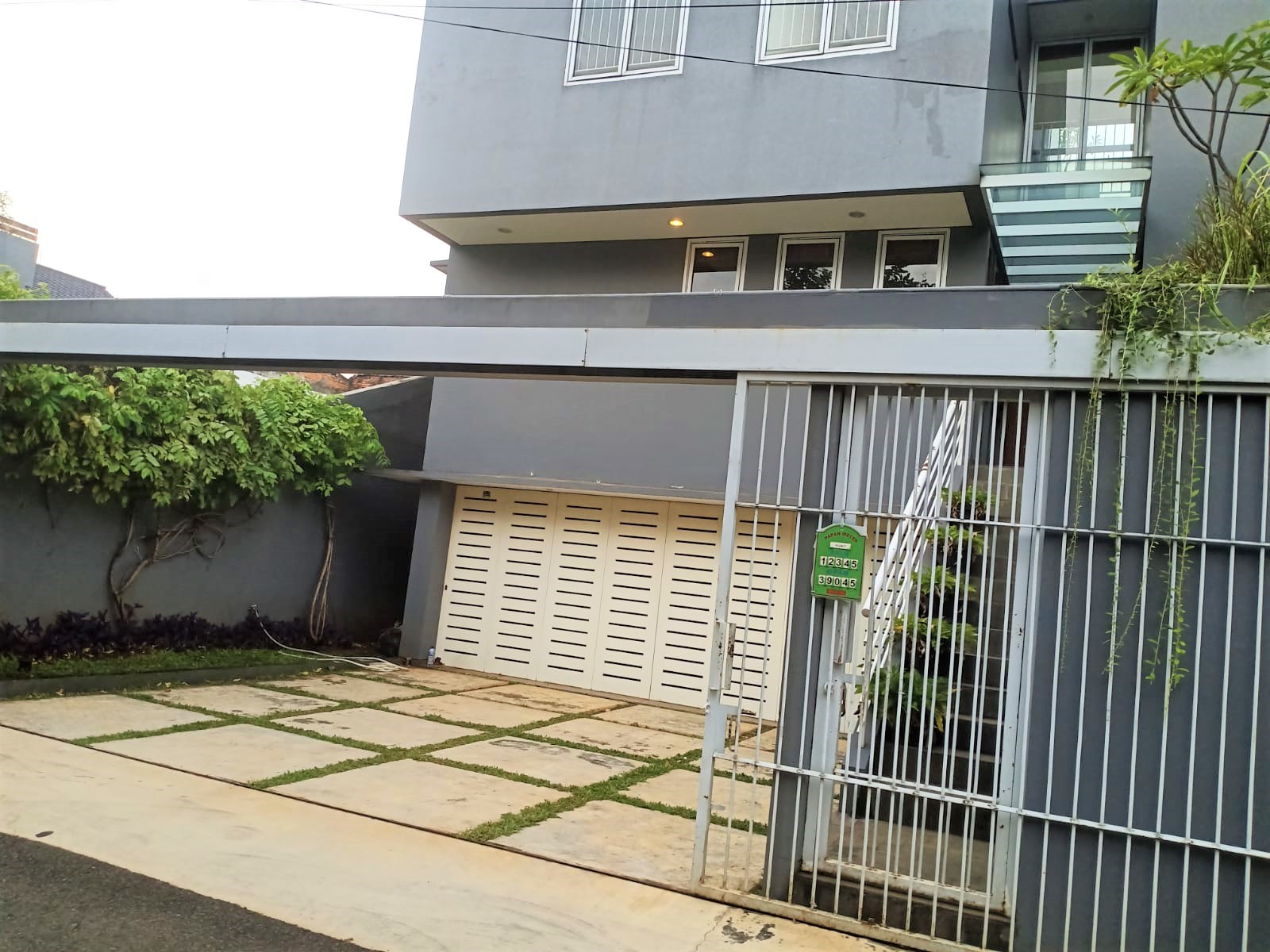 Disewakan Rumah Minimalis di Kebayoran Baru Kondisi Siap Huni