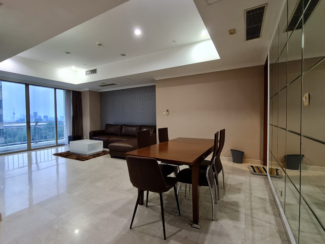 Dijual Apartemen Sudirman Mansion Tipe 3 Kamar Tidur Kondisi Fully Furnished