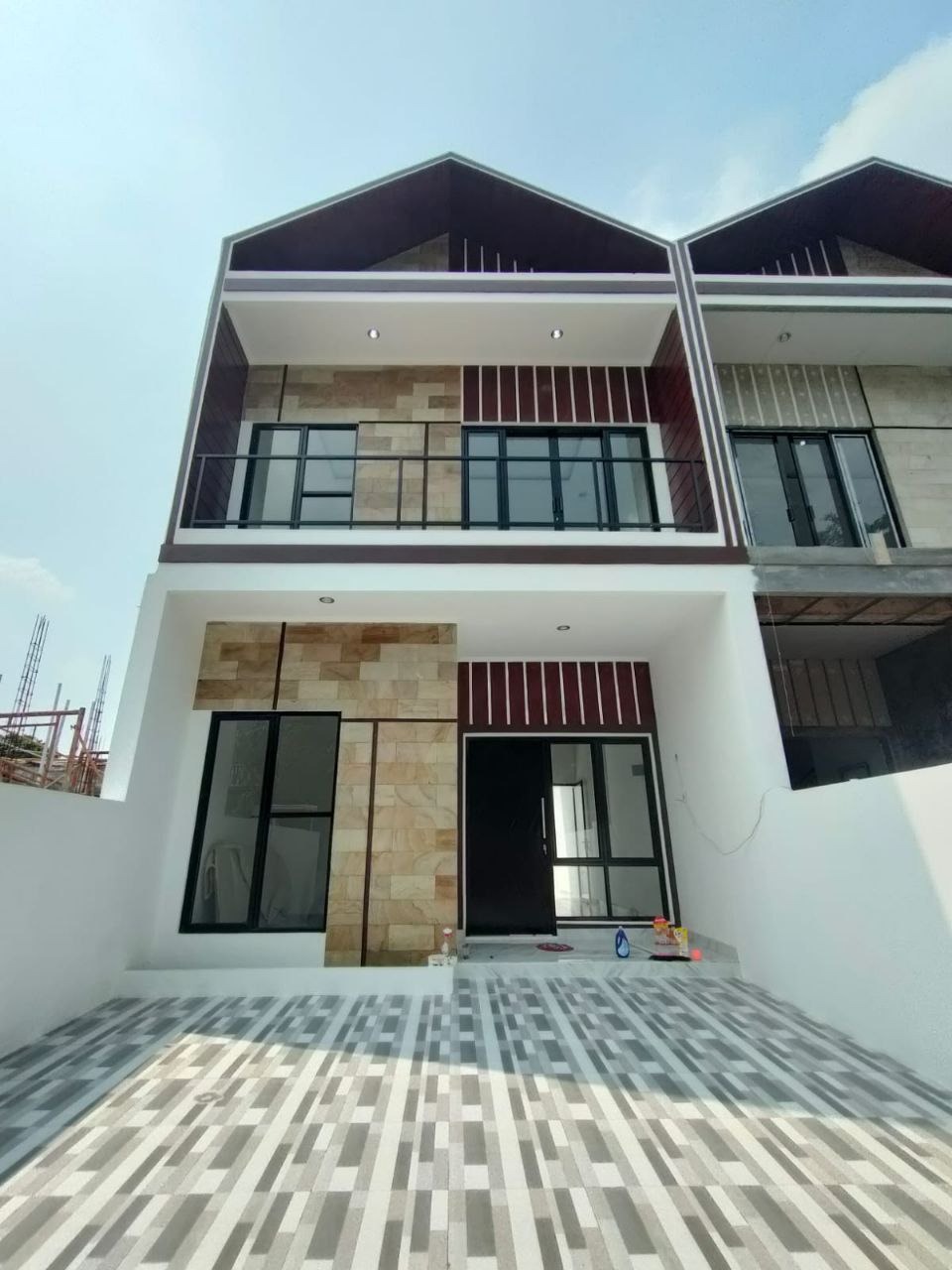 DIJUAL RUMAH 2 LANTAI KONSEP SCANDINAVIAN DI CIPAYUNG JAKARTA TIMUR