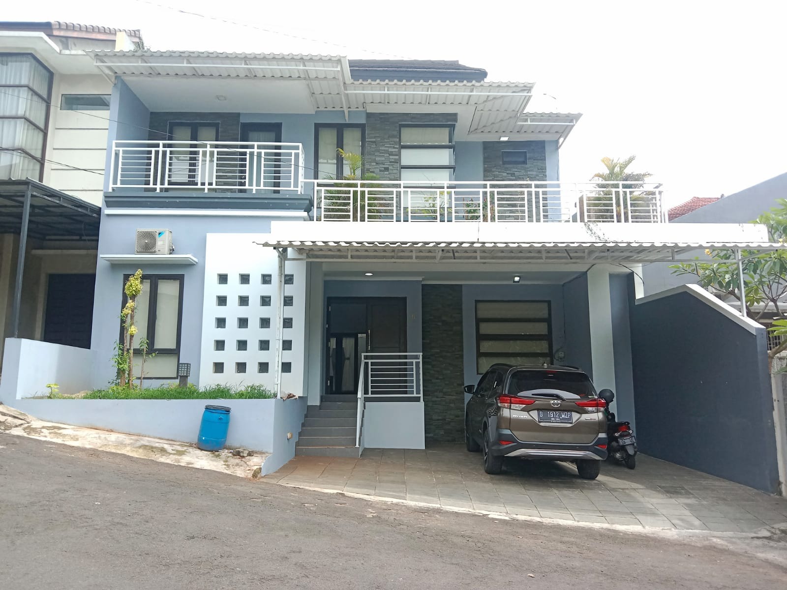 Rumah Disewakan Tipe 5 Kamar Tidur di Lebak Bulus Kondisi Semi Furnished