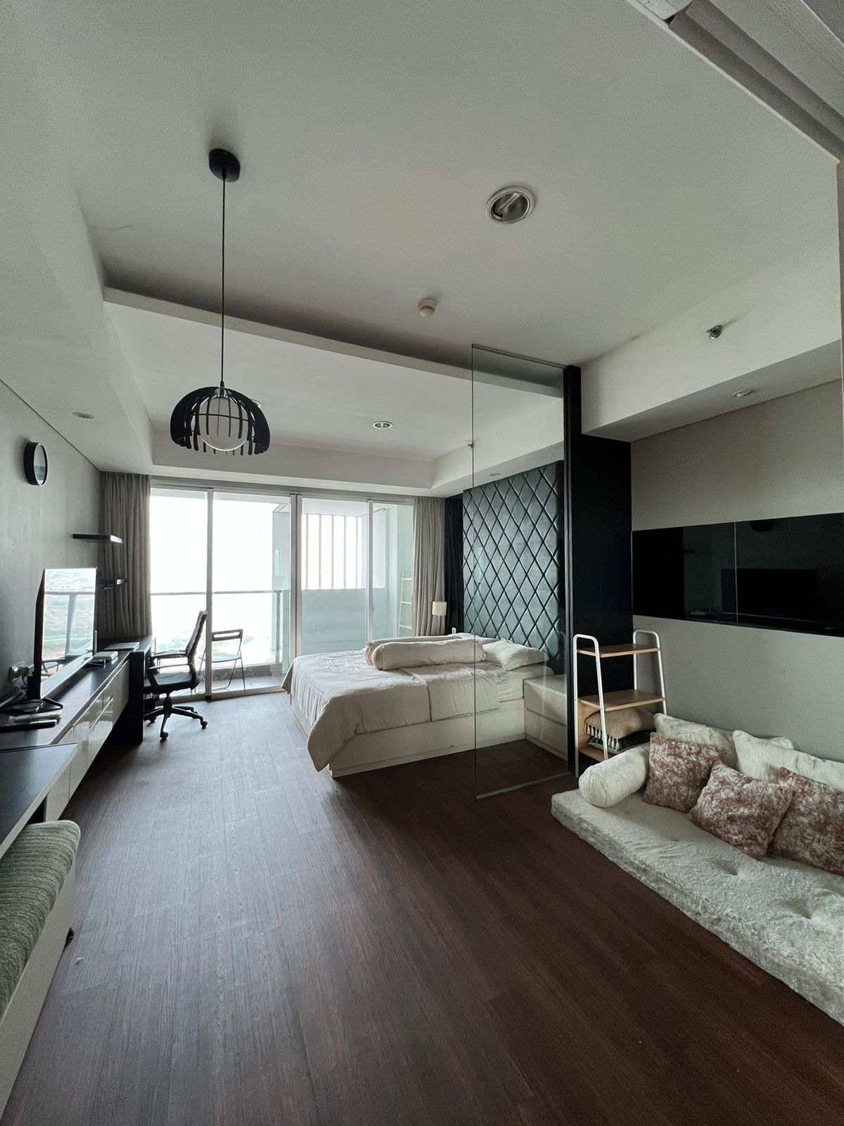Dijual Apartemen Kemang Village Residence Tipe Studio Kondisi Fully Furnished & Renovated