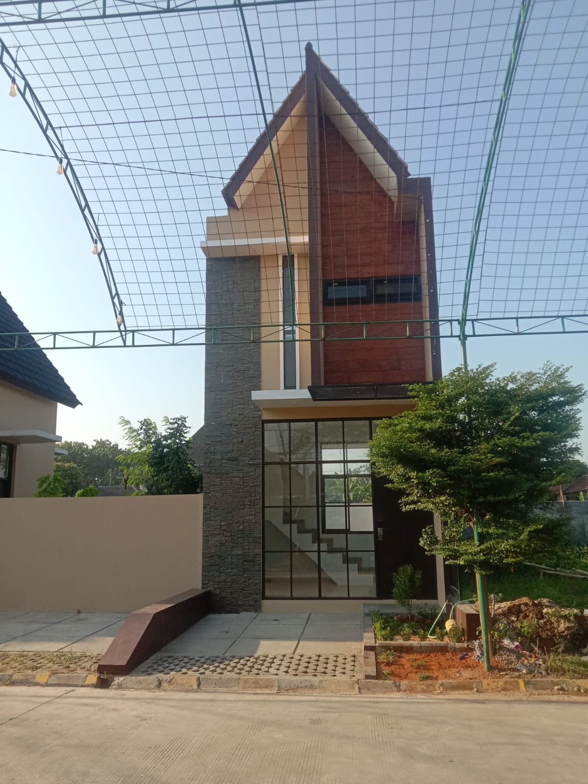 Dijual Rumah Scandinavian Konsep Resort di Pusat Kota Kudus