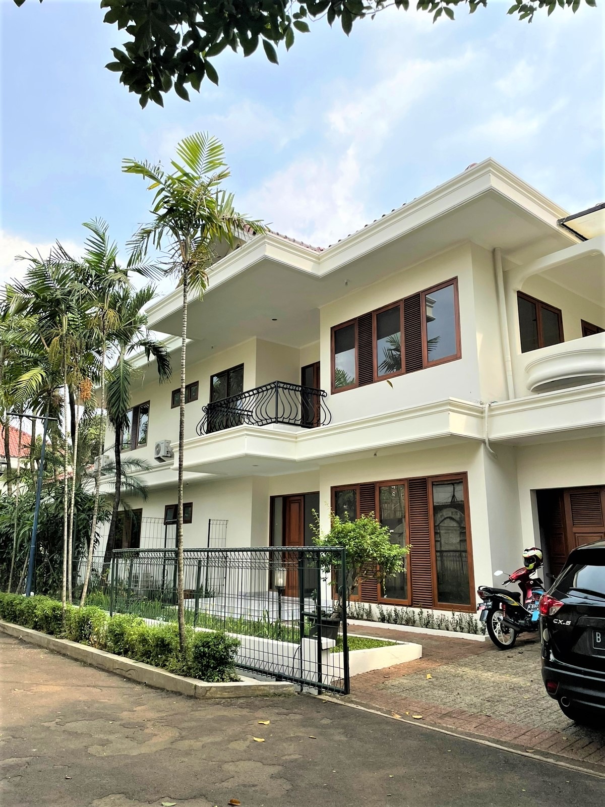 Disewakan Rumah Town House Mewah di Cipete Private Pool