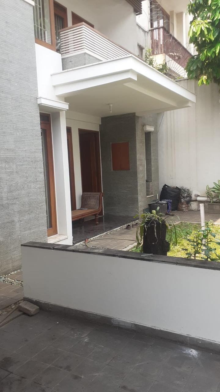 Di Sewakan Rumah 2 Lantai Di Kebayoran Baru
